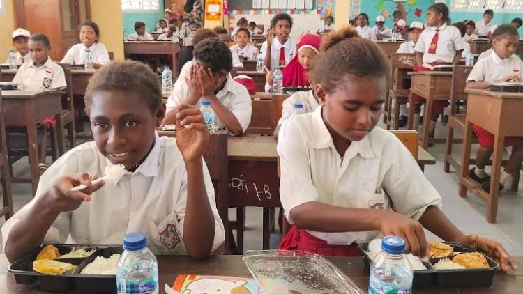 Makan Bergizi Gratis Tekan Stunting dan Perkuat Ekonomi Lokal di Papua