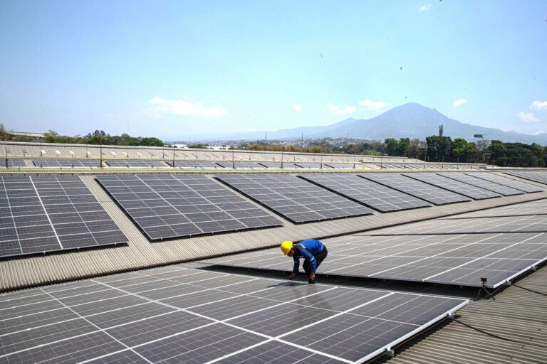 Menguatkan Fondasi Transisi Energi Rendah Karbon